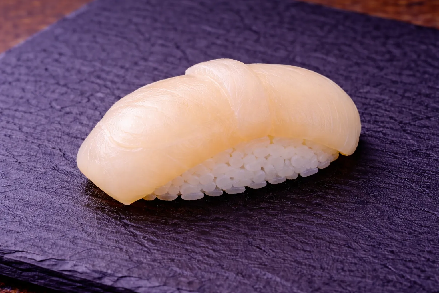 Kamskjell nigiri