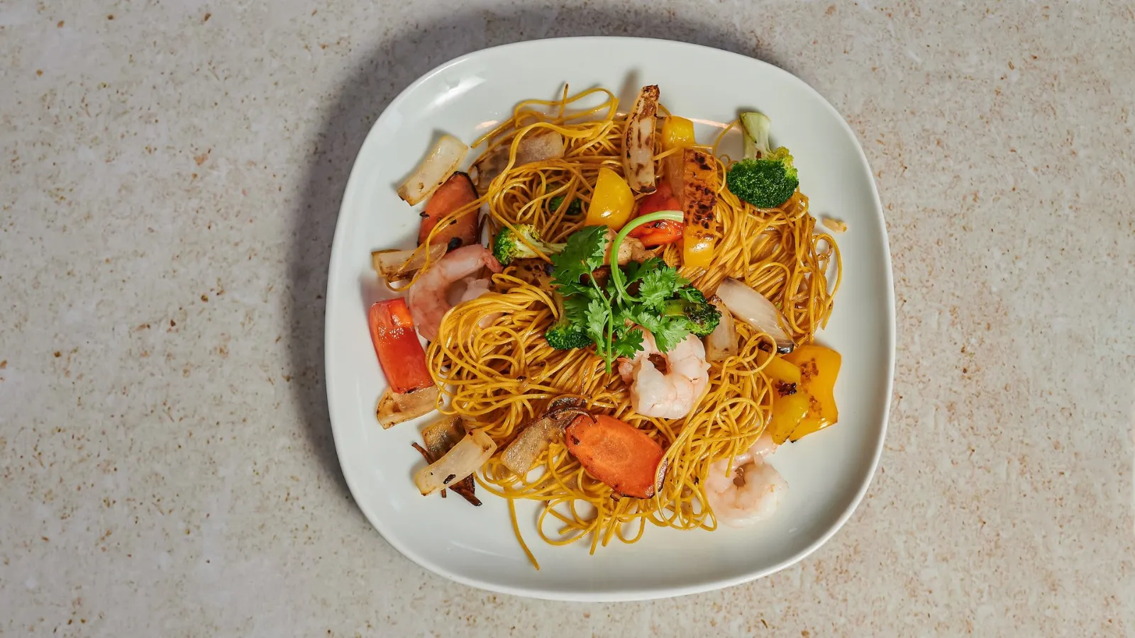 Wok eggnudler med scampi