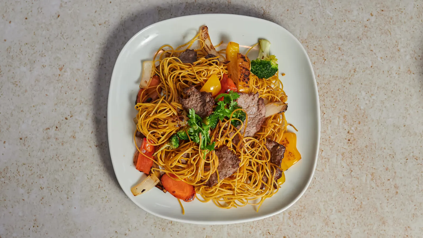 Wok eggnudler med biff