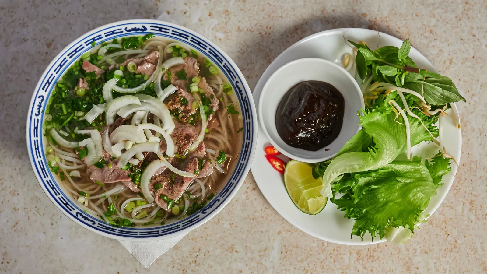 Pho Saigon med biff eller kylling