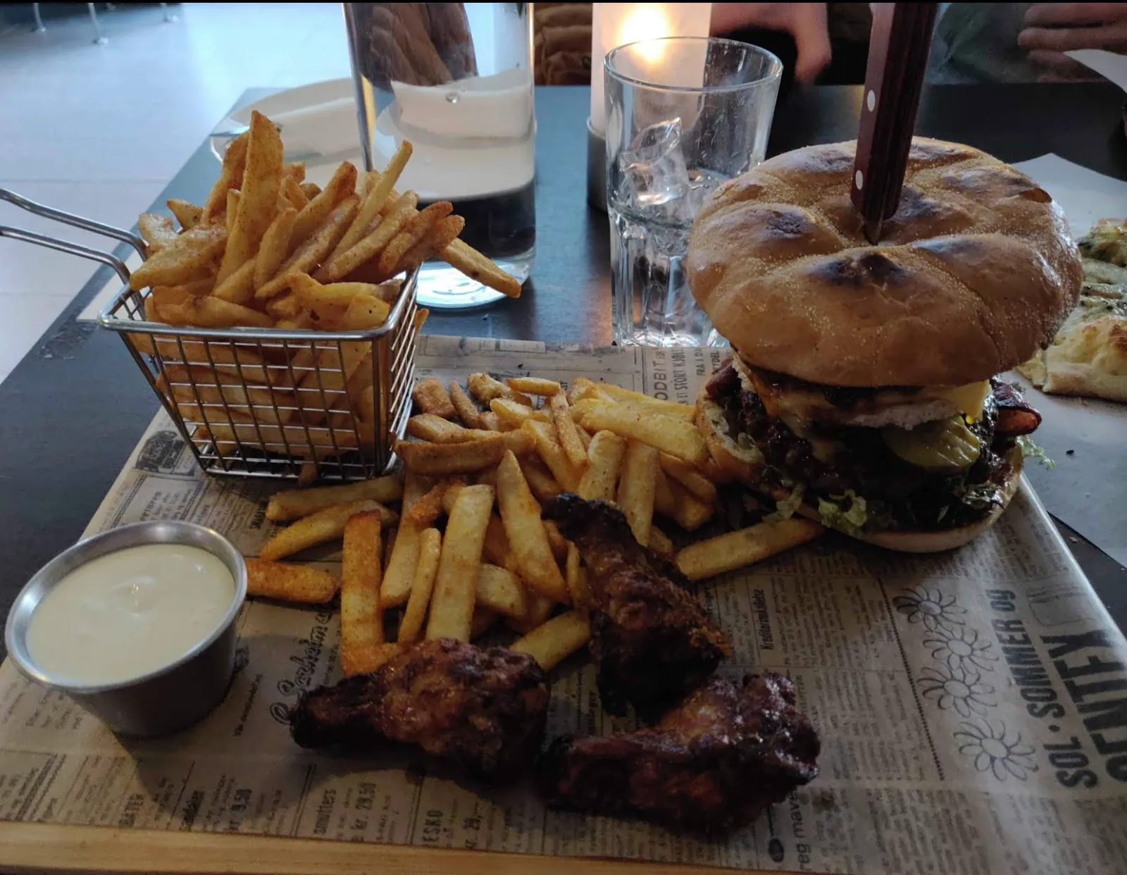 Hockeyburger tallerken