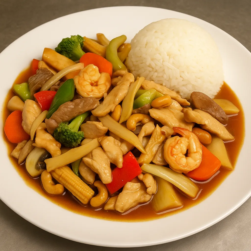 Spesialitet chopsuey med kongererker, biff, kylling, svinefilet og grønnsaker